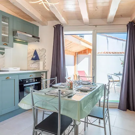 Le Petit De Saint-denis