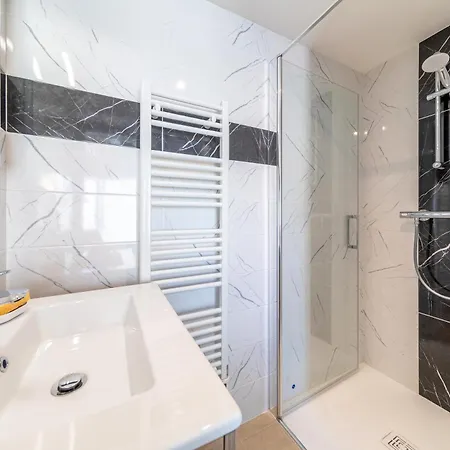 Le Petit De Saint-denis *