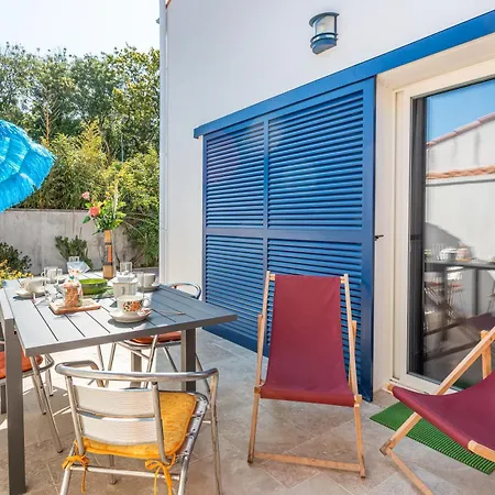 Le Petit De Saint-denis *