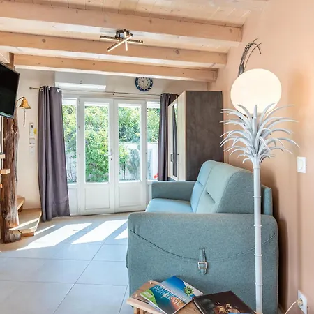 Le Petit De Saint-denis Saint-Denis-dʼOléron